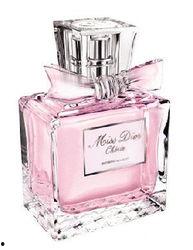 欧美甜辣少女香水图片,唤醒春日青春气息